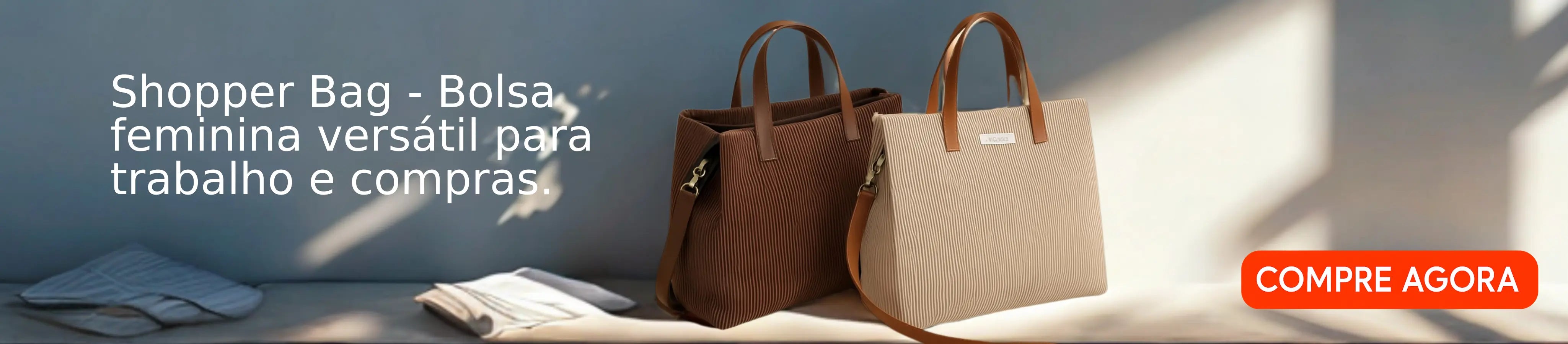 A imagem mostra duas Shopper Bags femininas — uma marrom escura e outra bege com textura — posicionadas lado a lado, sob luz suave. À esquerda, o texto destaca: “Shopper Bag – Bolsa feminina versátil para trabalho e compras.” À direita, o botão laranja com o chamado: “COMPRE AGORA”.