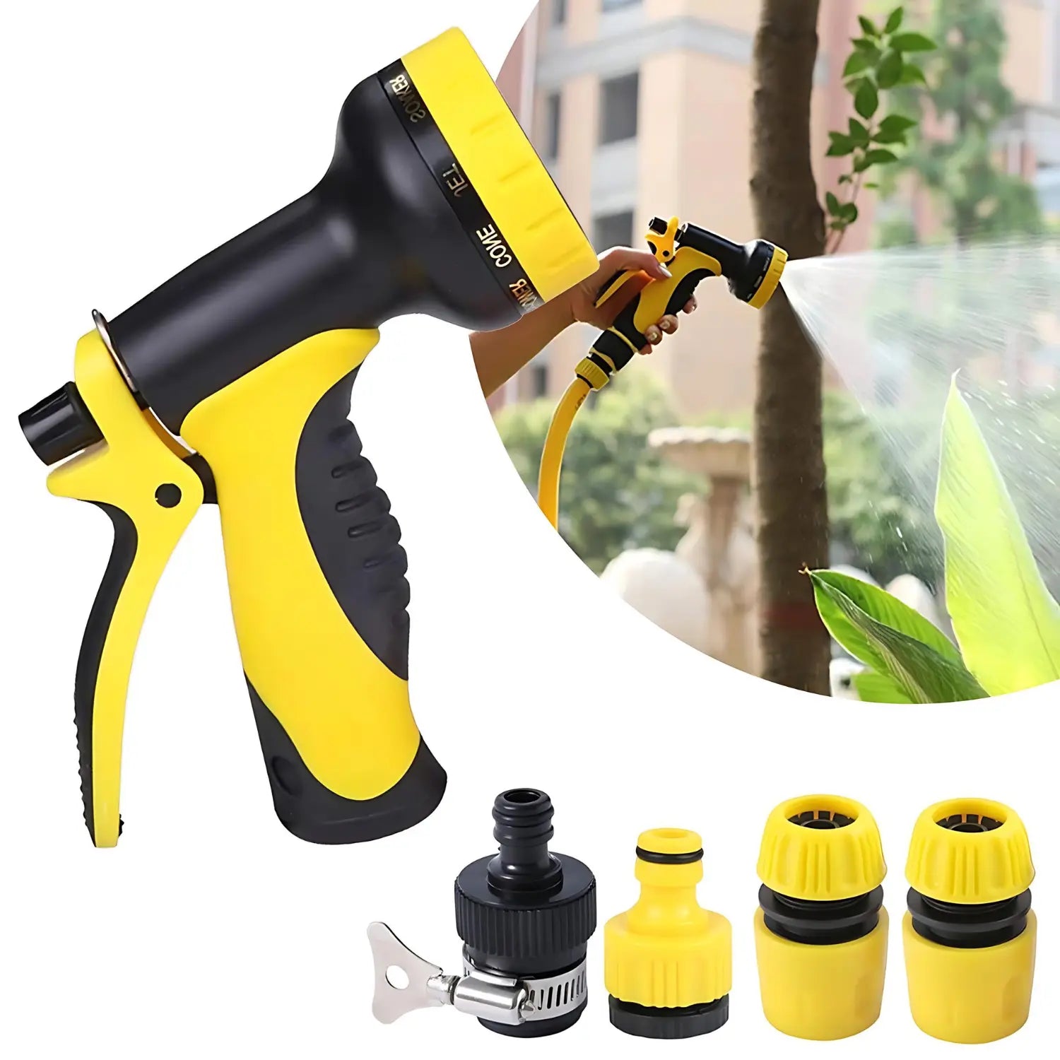 A imagem mostra um pulverizador de jardim com um design moderno e cores vibrantes, principalmente preto e amarelo. O pulverizador está sendo usado para regar uma planta, com um jato de água visível em direção à vegetação. A imagem também exibe acessórios adicionais para a mangueira, incluindo conectores e adaptadores amarelos. O produto oferece versatilidade com a opção de ajuste do fluxo de água, visível na parte superior.