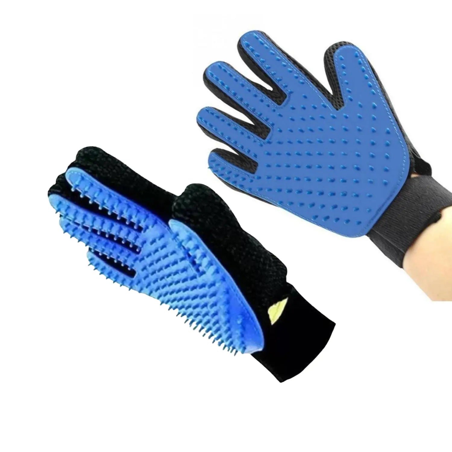 A imagem exibe um par de luvas de borracha azul com pontas de silicone, projetadas para escovar e remover pelos de animais de estimação. O design permite uma experiência confortável tanto para o pet quanto para o dono, com um pulso ajustável em velcro para maior praticidade no uso. Essas luvas são eficazes para massagem e remoção de pelos soltos.