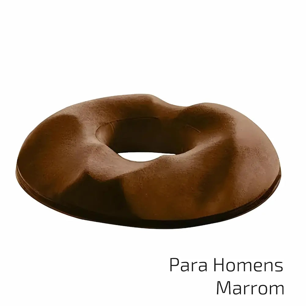 Para Homens Marrom: Almofada marrom em formato de donut, destinada a homens. Apresenta uma cavidade central para conforto e suporte. Ideal para uso em situações de prolongado tempo sentado. Esta é uma das opções de compra.