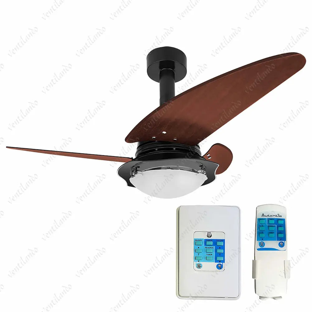  A imagem mostra um ventilador de teto com três pás de madeira na cor tabaco e corpo preto, montado com uma haste que o conecta ao teto. Abaixo do ventilador, há dois controles remotos, um fixo de parede e outro portátil, ambos brancos com botões azuis, permitindo fácil controle do ventilador e da luminária. O design é moderno e funcional.