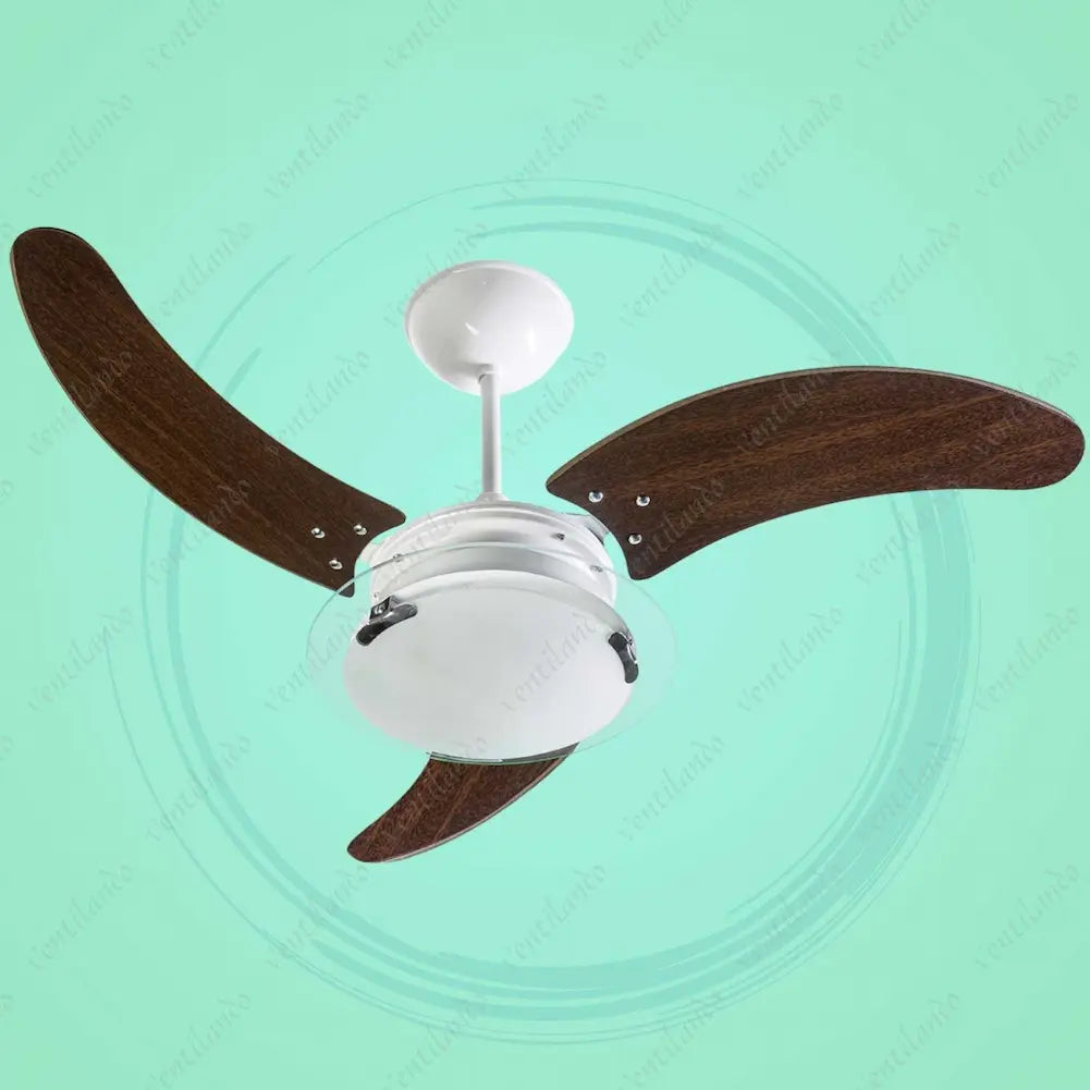  A imagem mostra um ventilador de teto modelo Cairo, com corpo e luminária central em branco e três pás curvas em madeira na cor tabaco. As pás são fixadas ao motor branco por parafusos e possuem um design curvo que combina estilo e funcionalidade. O ventilador está montado em uma haste que o conecta ao teto, proporcionando uma aparência moderna e elegante.
