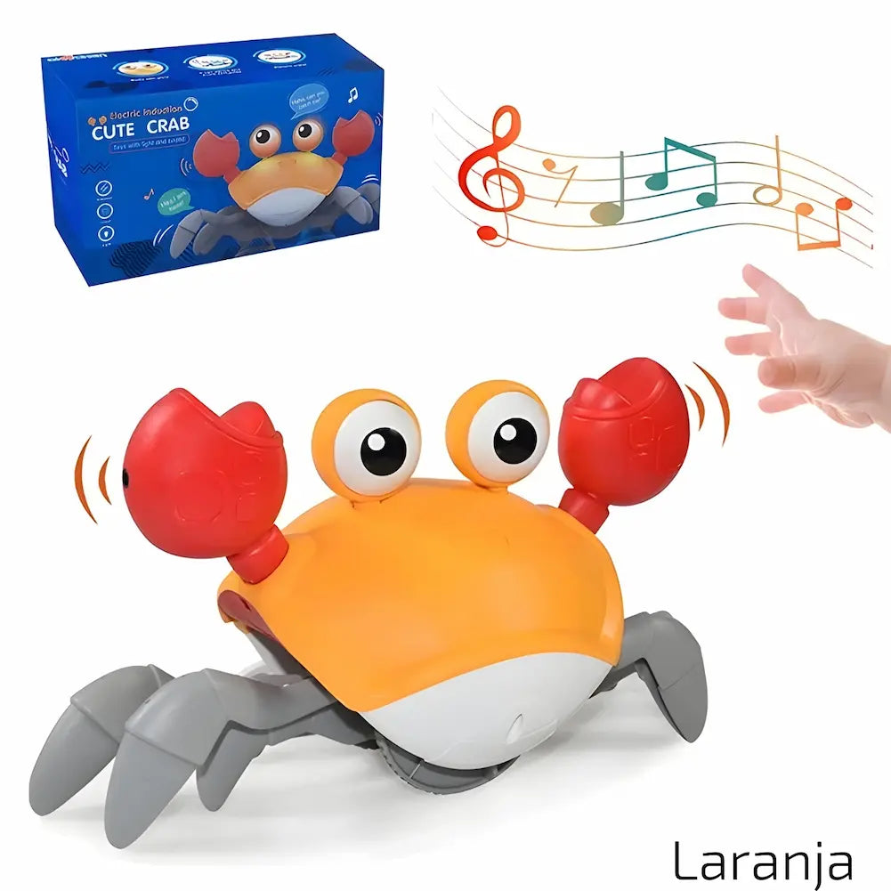  A imagem mostra um brinquedo caranguejo com corpo laranja e branco, garras vermelhas e pernas cinzas. O caranguejo está emitindo notas musicais, indicando que toca música. No canto superior esquerdo, há uma pequena imagem da caixa do brinquedo, exibindo seu design. No canto superior direito, uma mão infantil está prestes a tocar o caranguejo, sugerindo interação. Na parte inferior direita da imagem, está a palavra "Laranja", referindo-se à cor principal do brinquedo.