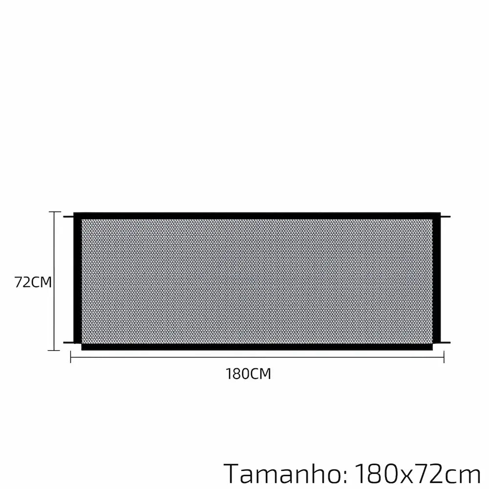 A imagem mostra uma cerca móvel com dimensões de 180 centímetros de largura por 72 centímetros de altura. O fundo é branco, destacando a cerca preta com uma malha central. No canto inferior direito, há o texto "Tamanho: 180x72cm", indicando as medidas da cerca.