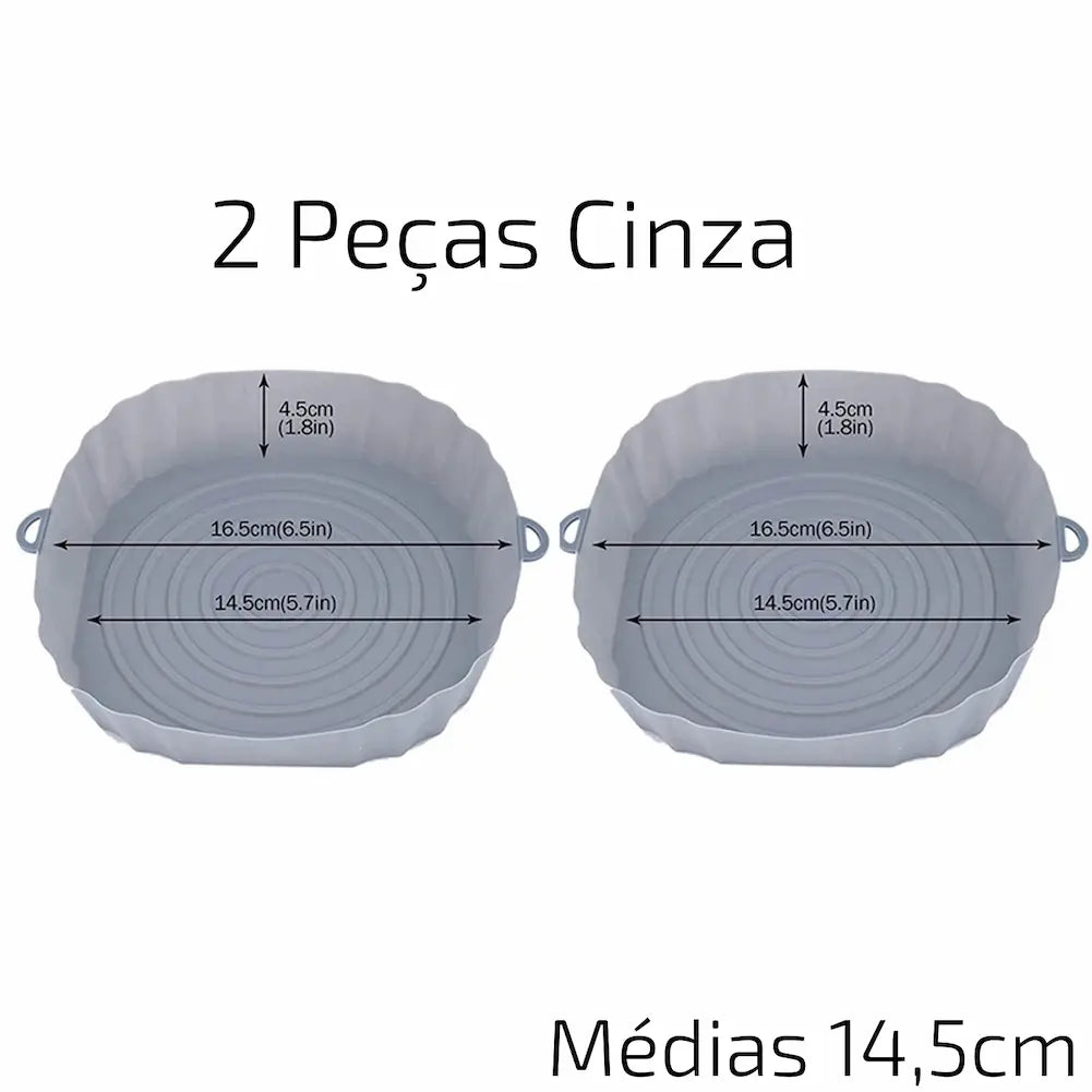  A imagem mostra duas assadeiras reutilizáveis de silicone cinza, lado a lado, com dimensões marcadas. As medidas indicam que elas têm 4,5 cm de altura, 16,5 cm de diâmetro interno e 14,5 cm de diâmetro na base. O texto na imagem diz "2 Peças Cinza" e "Médias 14,5 cm", destacando que são duas assadeiras de tamanho médio.