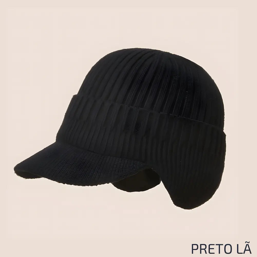 Chapéu de lã na cor preta, com design texturizado e aba. Ideal para uso em climas frios, garantindo estilo e conforto. Este é uma das opções de compra.