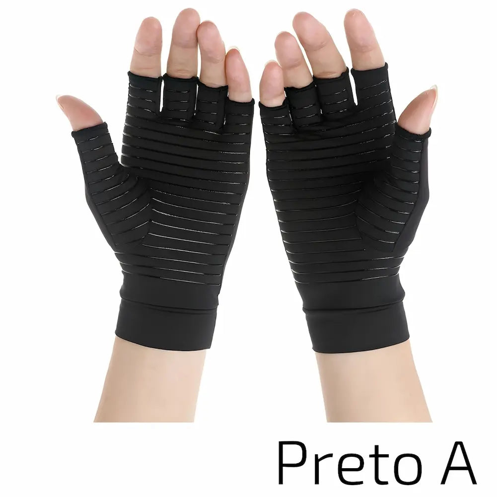 A imagem mostra um par de luvas de compressão pretas com dedos abertos, vistas da palma. As luvas têm linhas horizontais que parecem proporcionar compressão adicional. Abaixo das luvas, está escrito "Preto A". As luvas são pretas e o fundo é branco, destacando os detalhes das luvas.