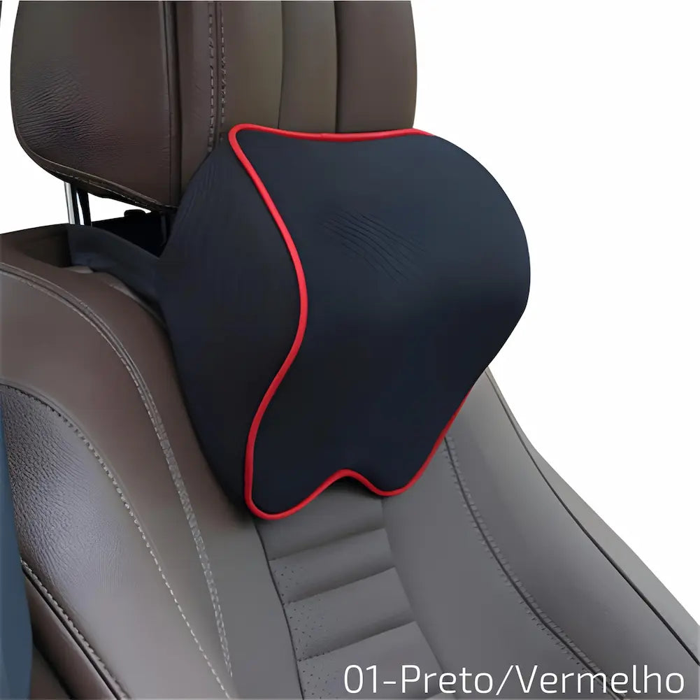 Imagem 01 - Preto/Vermelho: Almofada de apoio para cabeça, preta com bordas vermelhas. Desenhada para ser fixada no encosto do banco do carro, proporcionando suporte ergonômico e estilo. O código 01 identifica esta opção de compra atraente e prática.