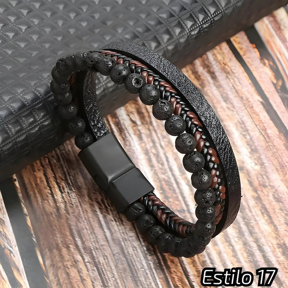 Pulseira composta por couro preto e marrom trançado, adornada com contas escuras. Um fecho preto completa o design robusto e elegante. Estilo: 17.