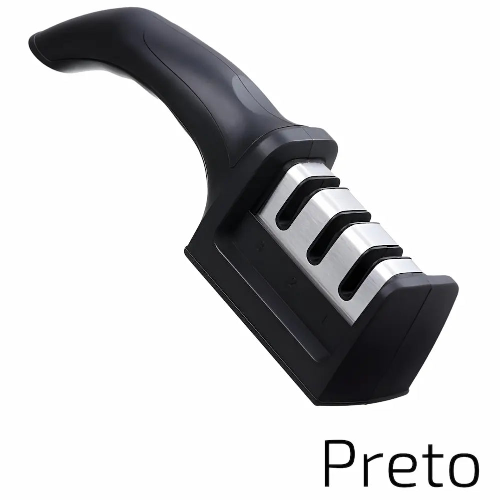 magem de um afiador de facas manual com cabo ergonômico em preto. O afiador possui três slots de afiação metálicos. Texto abaixo da imagem diz "Preto".
