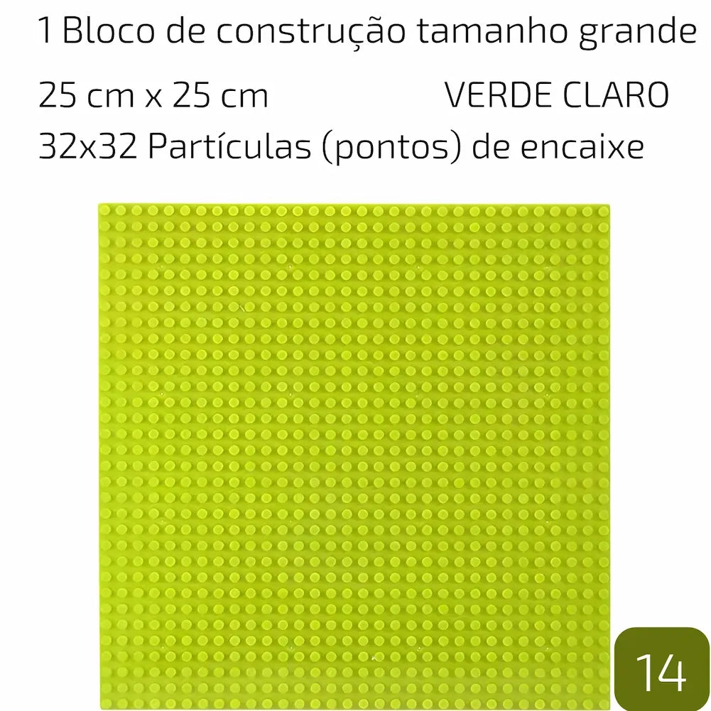  A imagem mostra uma base de construção de tamanho grande, com dimensões de 25 cm x 25 cm, contendo 32x32 partículas (pontos de encaixe). A cor da base é verde claro. O texto descreve as características da base, destacando seu tamanho grande e a cor verde claro, adequada para construção com blocos de montar.