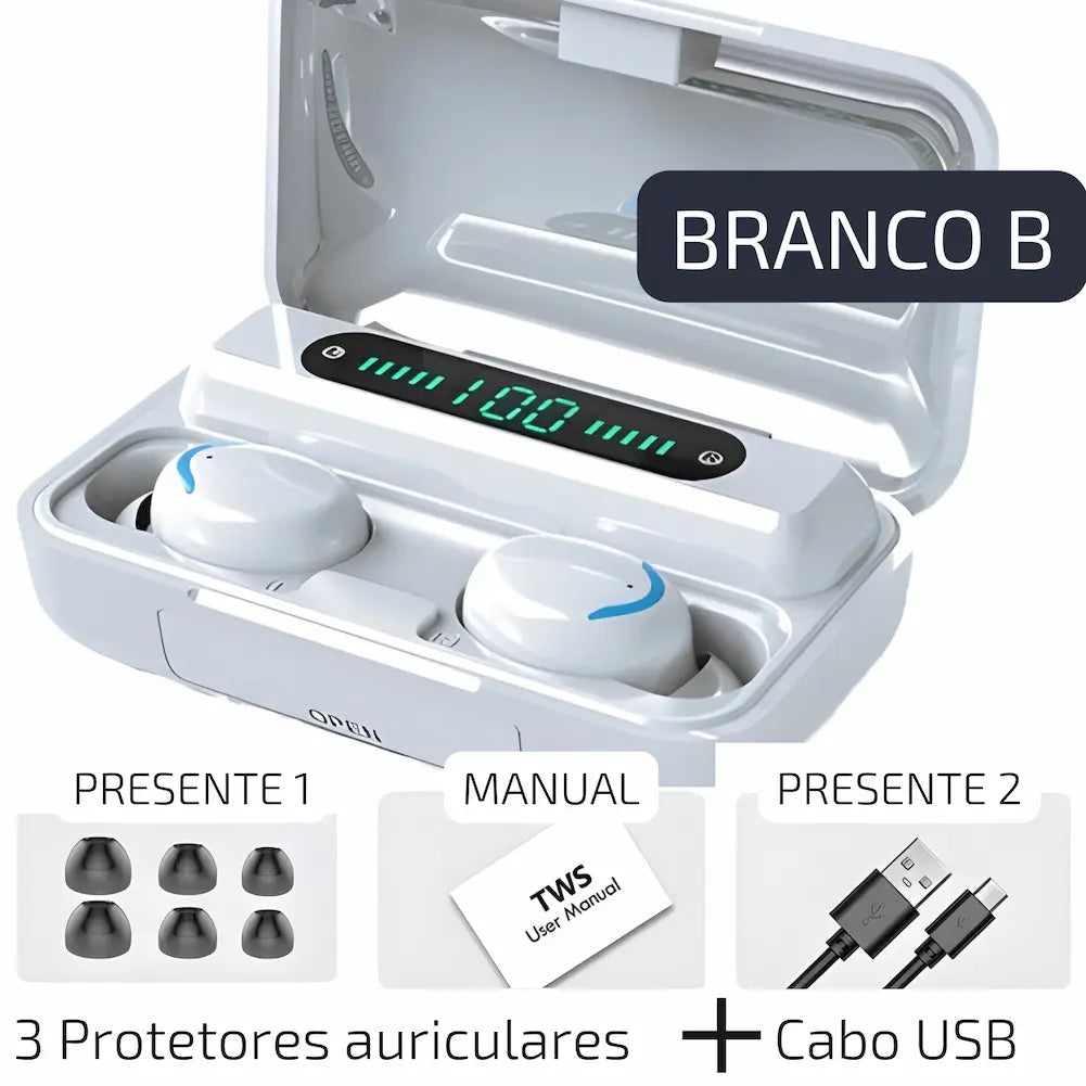 Dois fones de ouvido brancos estão dentro de uma caixa de carregamento aberta. O display digital na parte superior da caixa mostra "100" ao lado de barras de carregamento verdes. Abaixo, três protetores auriculares, um manual de usuário e um cabo USB são mostrados como presentes.