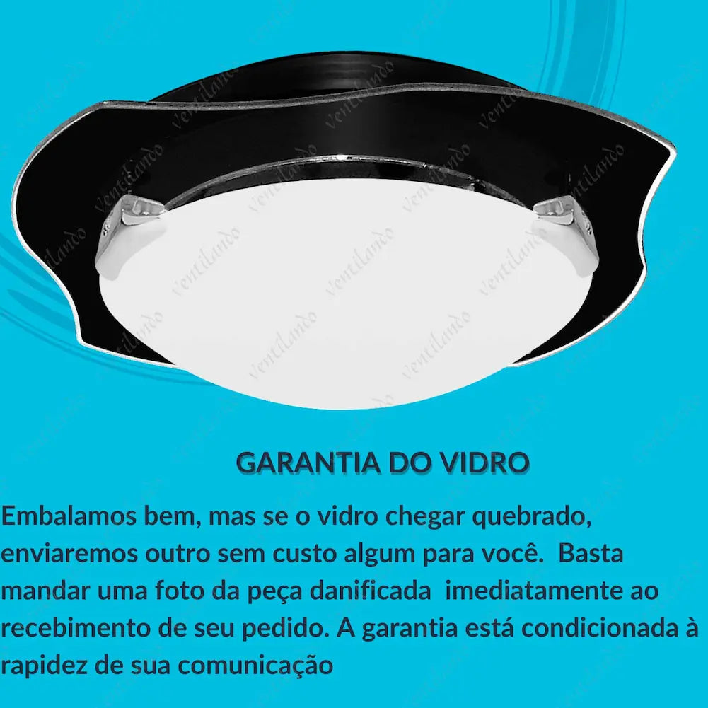 A imagem mostra um plafon de vidro para ventilador de teto com bordas pretas. O fundo é azul e contém o texto "GARANTIA DO VIDRO". A mensagem informa que, caso o vidro chegue quebrado, será enviado um novo sem custo, desde que uma foto da peça danificada seja enviada imediatamente após o recebimento. A garantia depende da rapidez na comunicação.