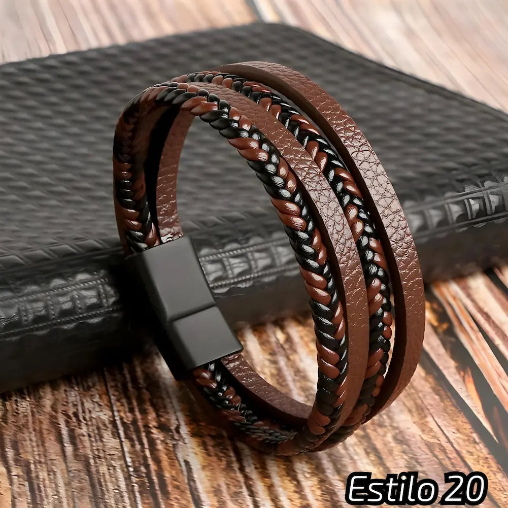 Pulseira marrom com couro trançado e tiras texturizadas, apresentando detalhes em couro preto e marrom entrelaçados. Fecho preto que complementa o design rústico e sofisticado. Estilo: 20.  Estilo 08