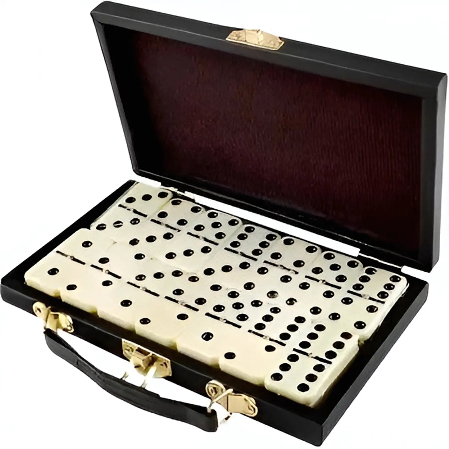 A imagem mostra uma caixa de dominó de madeira, com peças de dominó de plástico de cor clara e pinos pretos. As peças estão organizadas dentro da caixa, que está aberta, exibindo as peças em duas fileiras. A caixa tem acabamento elegante, com detalhes em dourado no fecho e na alça, e o interior é forrado com um material de tom escuro, criando uma aparência sofisticada e bem organizada.