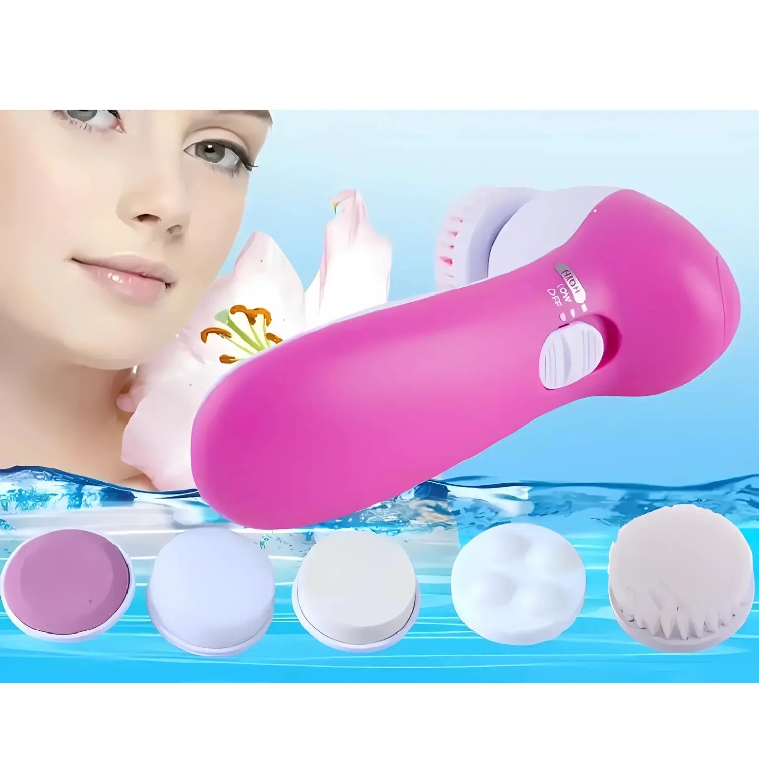 A imagem mostra um dispositivo de massagem facial, com um design em rosa e um botão de controle. Ao fundo, há uma imagem de uma mulher com pele suave, sugerindo o uso do aparelho para cuidados faciais. Abaixo do dispositivo, estão diferentes cabeçotes de massagem, cada um com uma textura distinta, para aplicação variada de tratamentos.