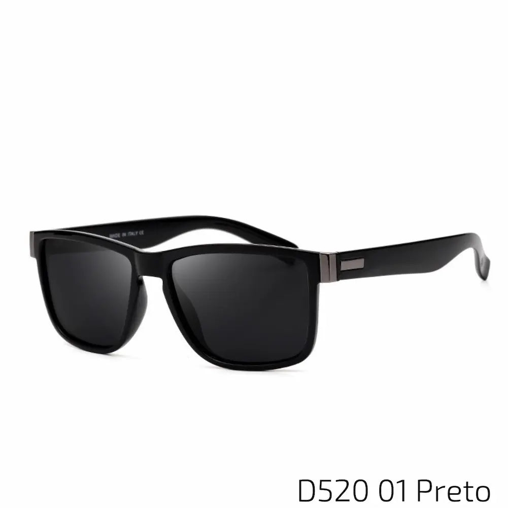 Óculos de sol com armação preta e detalhes metálicos nas hastes, que adicionam um toque de sofisticação ao design. As lentes são escuras, proporcionando uma excelente proteção contra os raios solares. O design minimalista e elegante faz deste modelo uma escolha ideal para quem busca um estilo clássico e refinado.