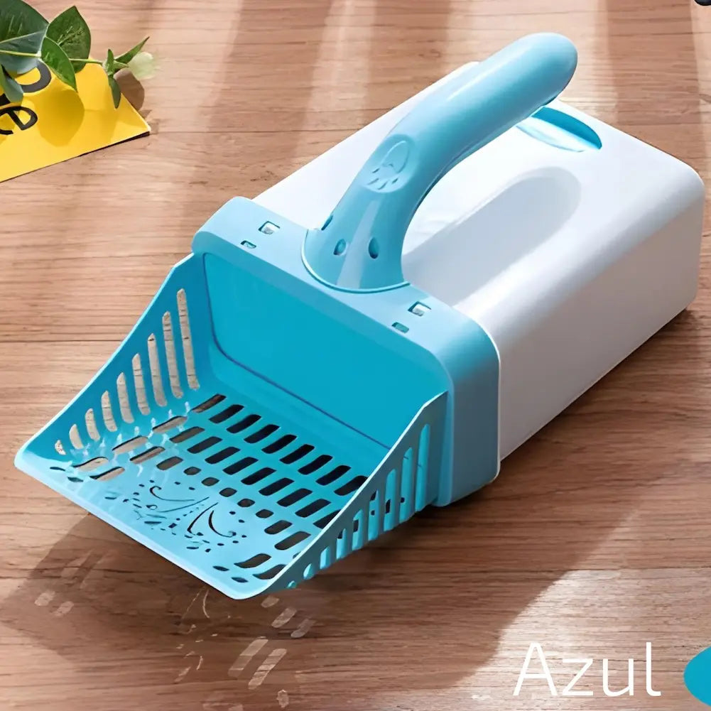  Imagem mostra uma pá de limpeza azul claro para caixa de areia de gato, acoplada a um cesto branco. A pá tem detalhes vazados e está sobre uma superfície de madeira. No canto inferior direito, há a palavra "Azul" escrita em texto branco. Há um vaso de planta no canto superior esquerdo.