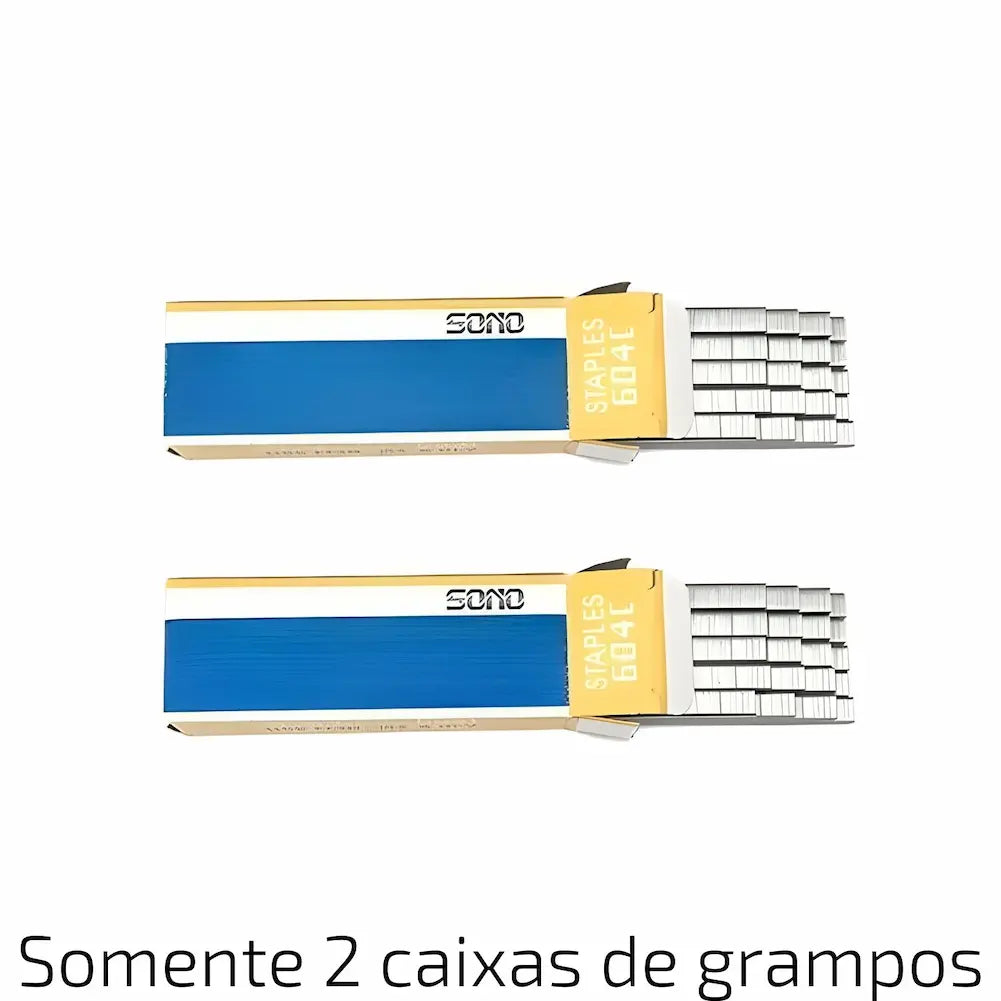A imagem mostra duas caixas de grampos azuis e amarelas, com os grampos parcialmente visíveis saindo das embalagens. Abaixo das caixas, há um texto que diz "Somente 2 caixas de grampos".