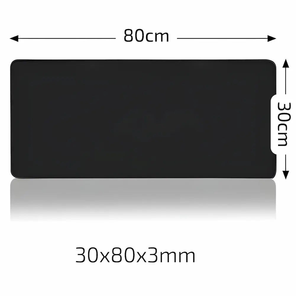 Imagem de um mousepad preto retangular com as dimensões especificadas ao redor. A largura é de 80 cm e a altura é de 30 cm. A espessura é indicada como 3 mm. As dimensões "30x80x3mm" estão escritas abaixo do mousepad. O fundo é branco e a superfície é reflexiva.
