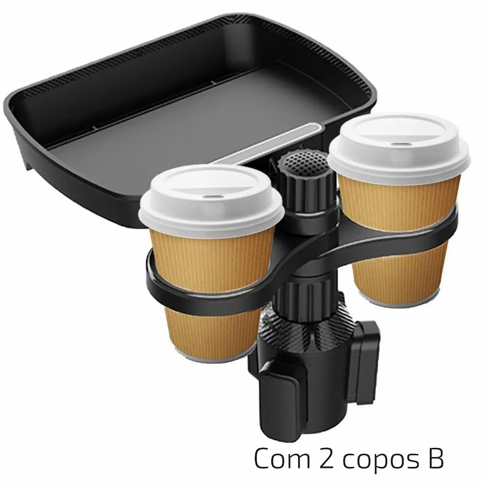 A imagem mostra um suporte giratório com uma bandeja na parte superior e dois copos de café com tampa branca nos suportes abaixo. A bandeja é preta e vazia. O suporte é ajustável e se encaixa no console do carro. Na parte inferior direita da imagem, está escrito "Com 2 copos B".