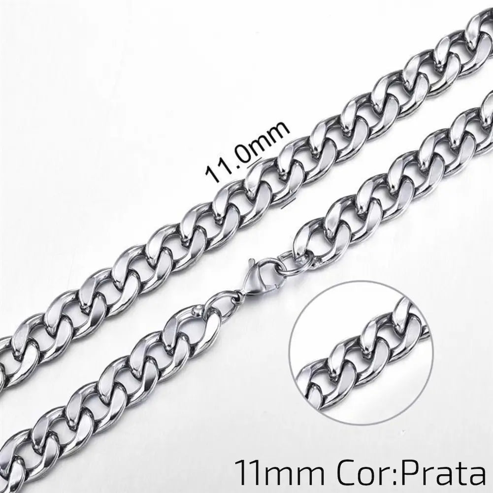 11mm Cor: Prata - Uma corrente prateada de 11mm com elos lisos e fecho de garra. A imagem enfatiza a robustez dos elos e inclui um close-up detalhado.