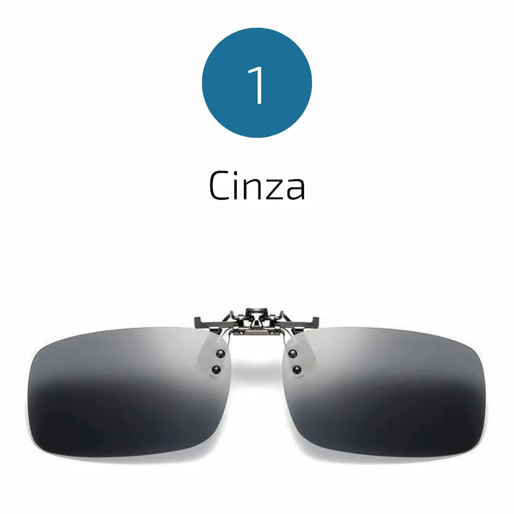 A imagem mostra a opção 1, representando lentes clip-on na cor cinza. Com design retangular clássico e sistema de encaixe prático, essas lentes oferecem proteção UV e um visual discreto e versátil, ideal para diferentes situações e estilos.